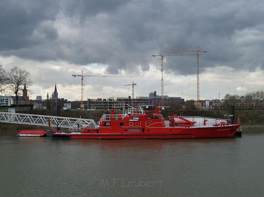 Feuerloeschboot 10-2      P106.JPG